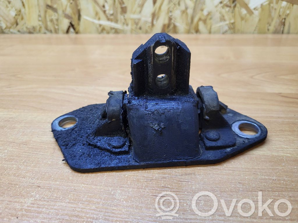 Engine mount bracket   8624757,30748811,9186364,9428872,9485152,9492872