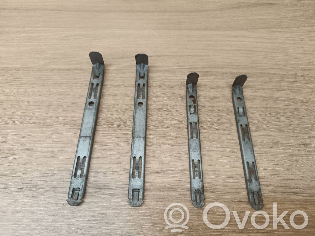 Headlight/headlamp mounting bracket   8637182
