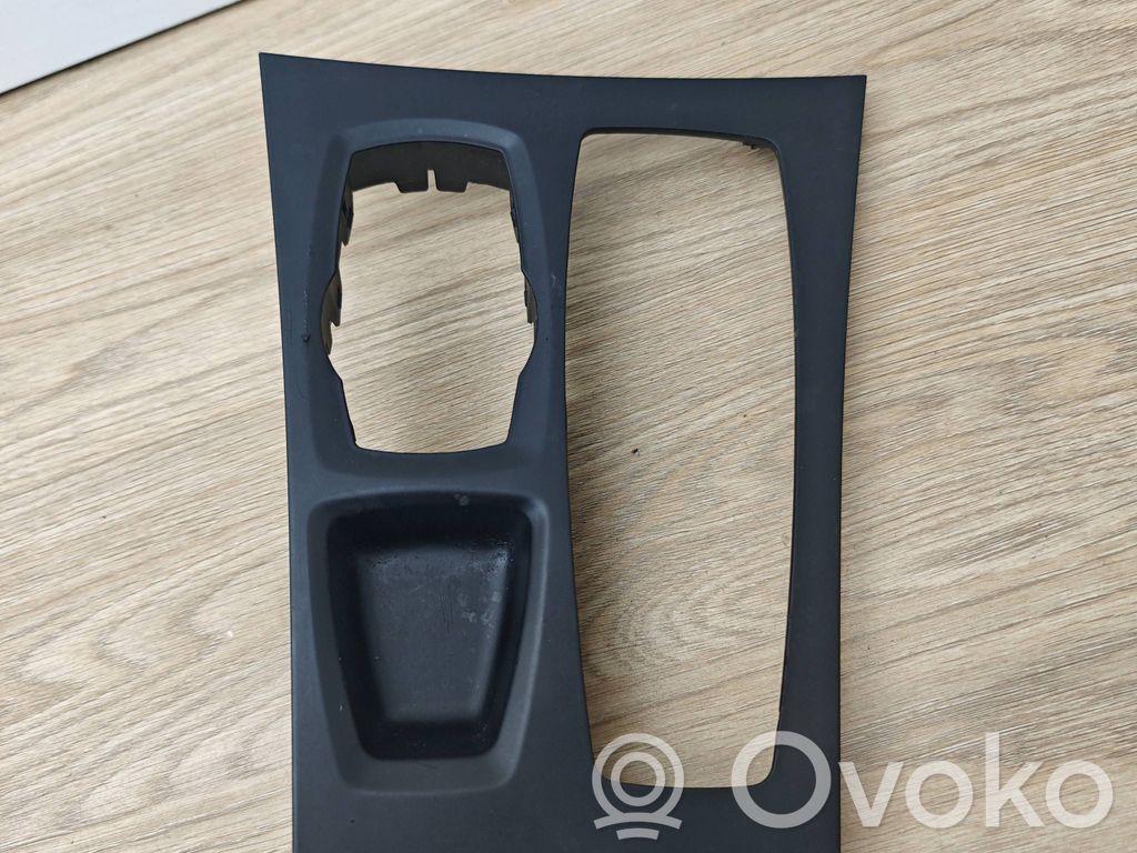 BMW X5 E70 Ātrumu pārslēgšanas sviras dekoratīvā apdare (plastmasas) 