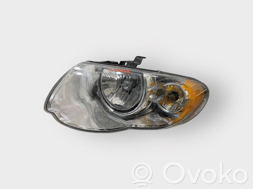 Chrysler Voyager Lampa przednia 
