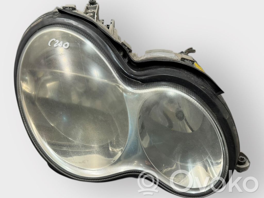 Mercedes-Benz C W203 Lampa przednia 