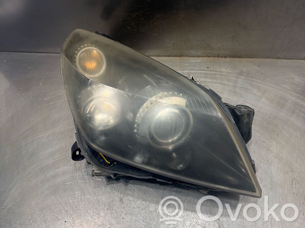 Opel Astra H Lampa przednia 