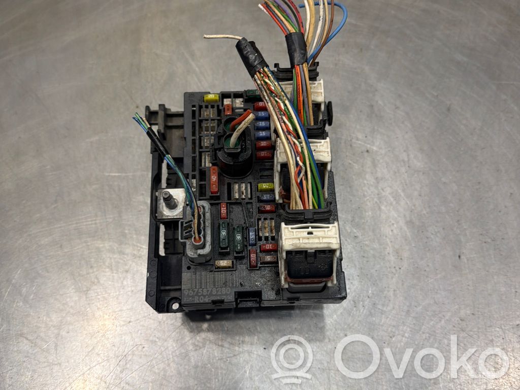 Peugeot 308 Fuse module 