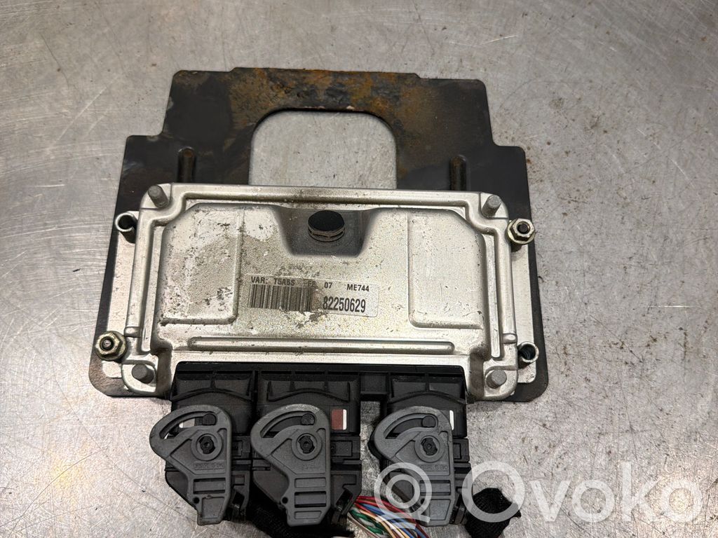 Sterownik / Moduł ECU   0261206943,ME74435,9638765680