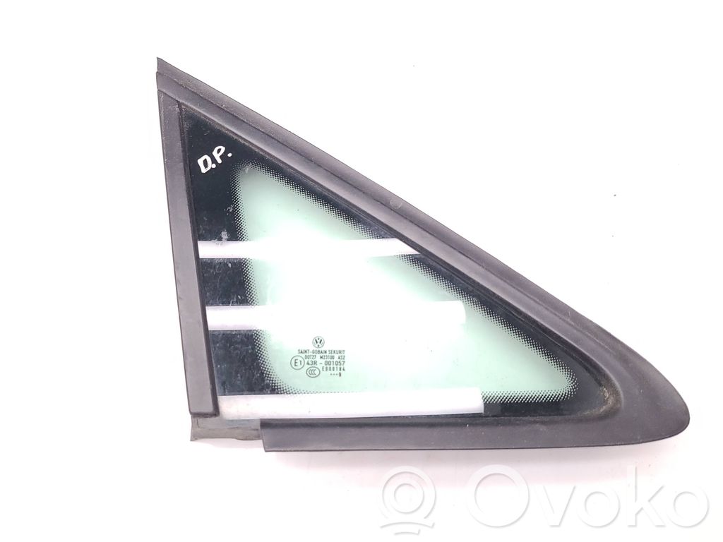 Volkswagen Caddy Front triangle window/glass 