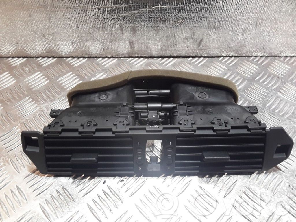 BMW 5 E60 E61 Centrālais gaisa ventilācijas režģis 