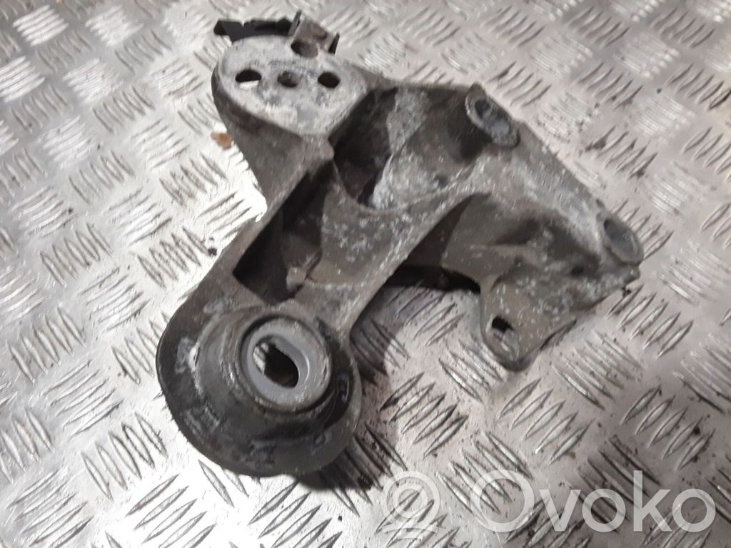 Audi A4 S4 B6 8E 8H Engine mounting bracket 