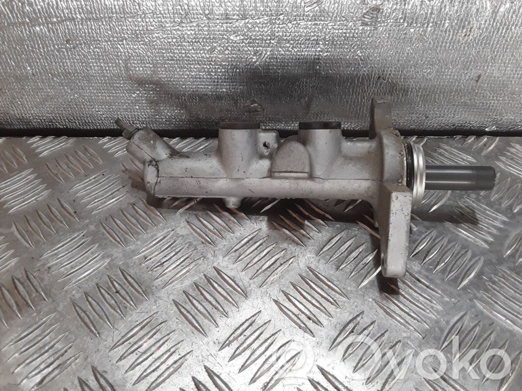 Toyota Corolla E120 E130 Pääjarrusylinteri 