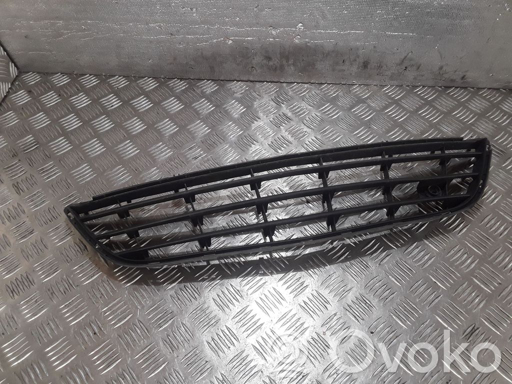 Opel Corsa D Rejilla inferior del parachoques delantero 