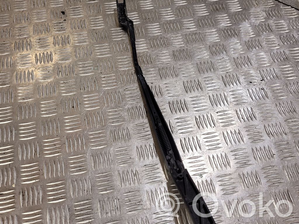 Volkswagen PASSAT B6 Front wiper blade arm 