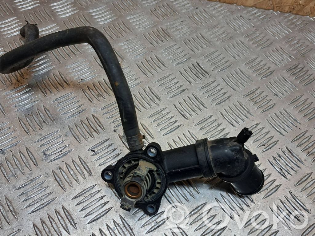 Opel Insignia A Carcasa del termostato 