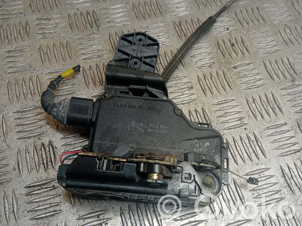 Volkswagen PASSAT B5 Zamek drzwi przednich 