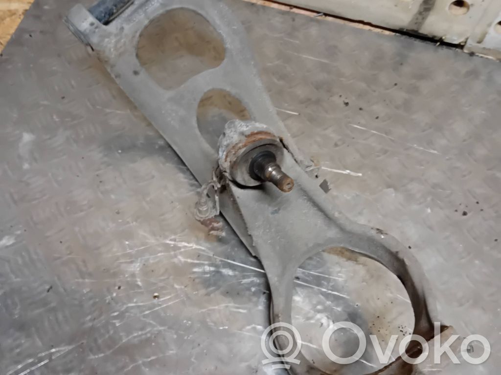 Peugeot 407 Zwrotnica koła przedniego 