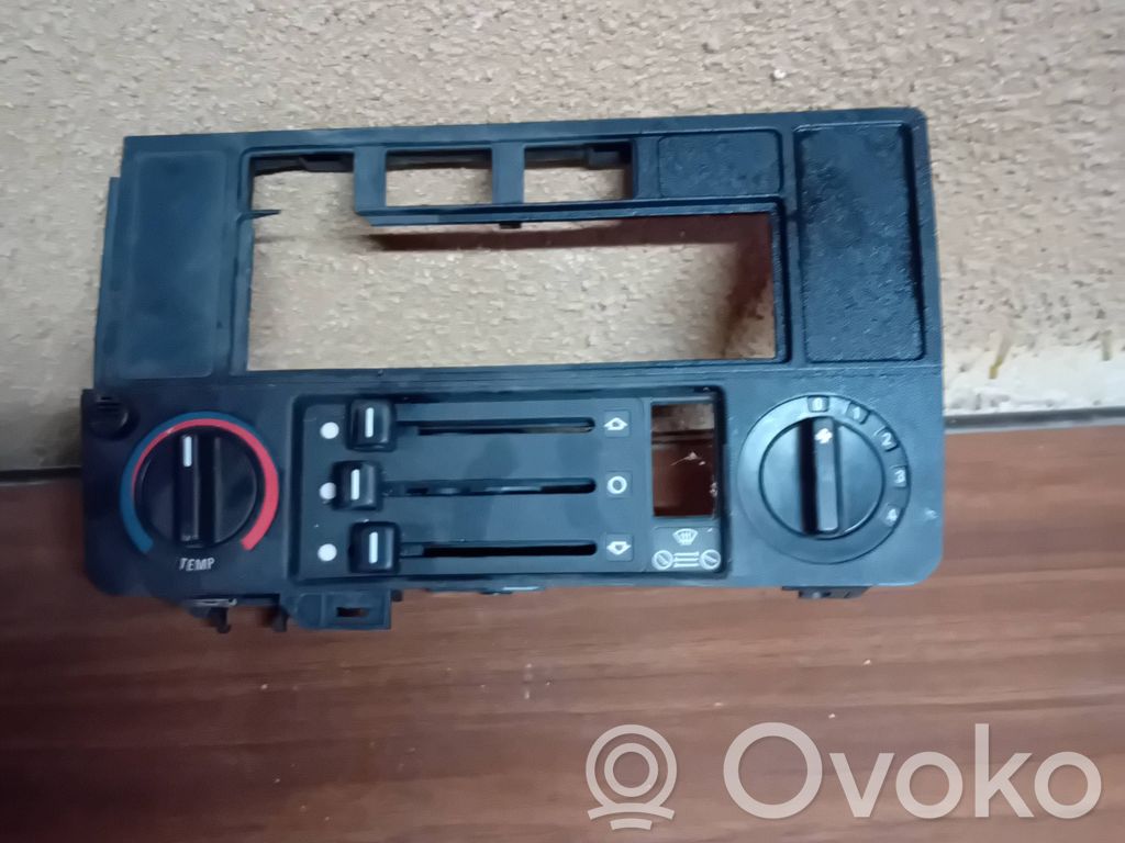 BMW 5 E28 Unidad de control climatización 