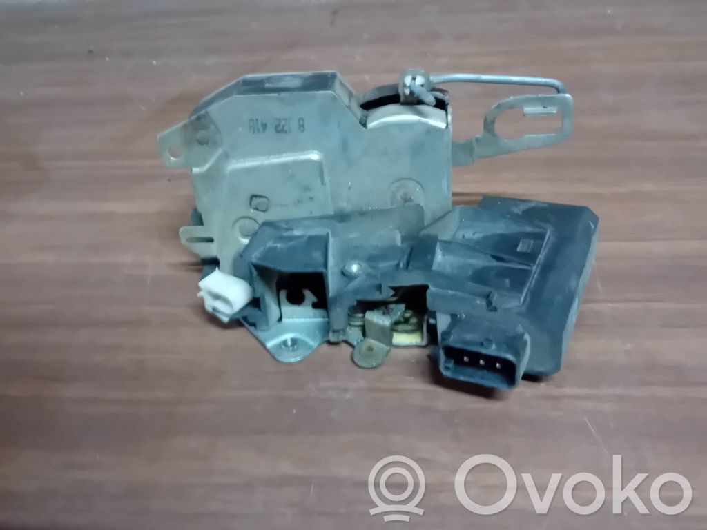 BMW 3 E36 Priekšpusē slēdzene 