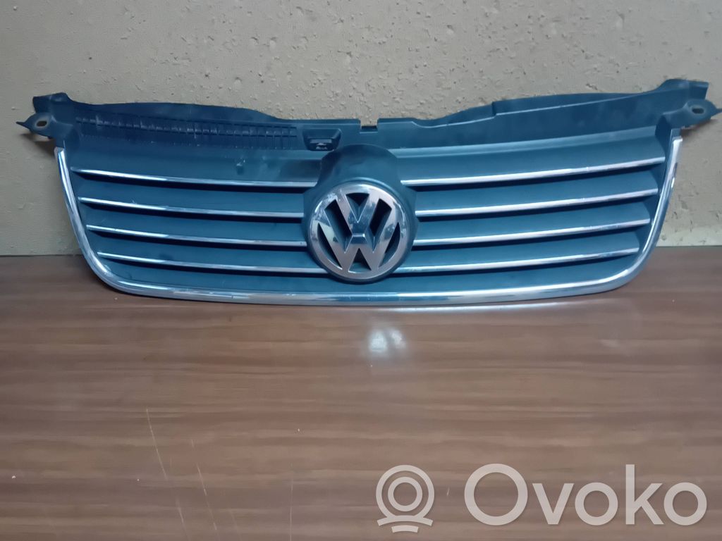 Volkswagen PASSAT B5.5 Grilă radiator față 