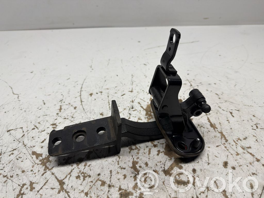 Volvo XC70 Tailgate/trunk/boot hinge 
