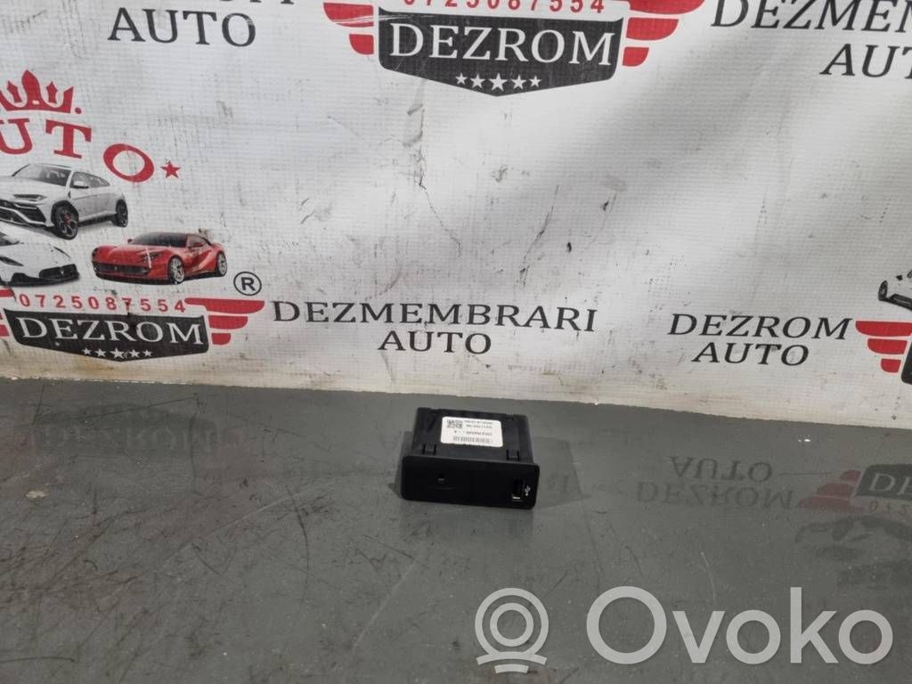 Renault Megane IV Enchufe conector USB 