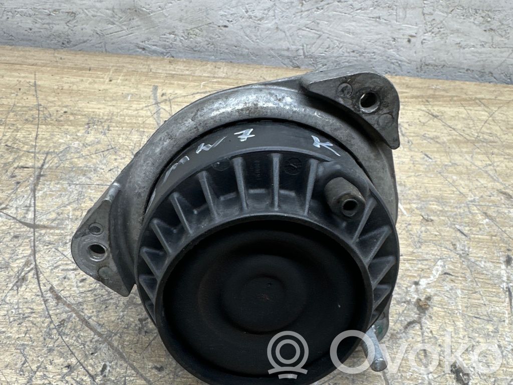 BMW 7 F01 F02 F03 F04 Soporte de montaje del motor 