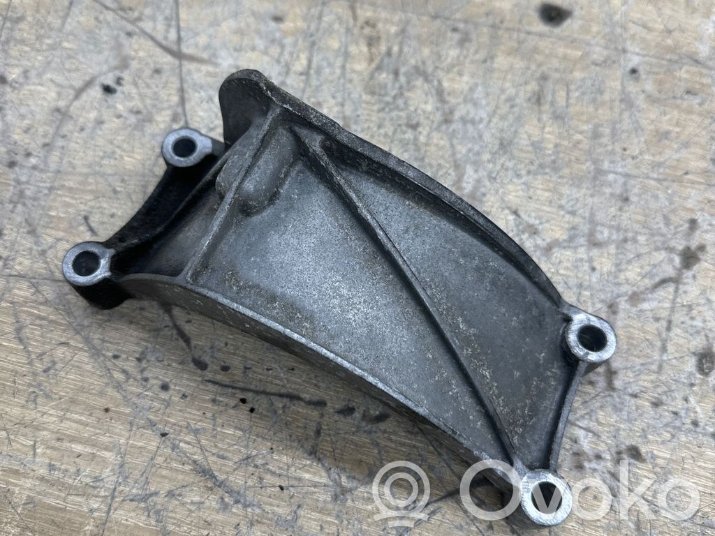 Audi A7 S7 4G Mocowanie alternatora 