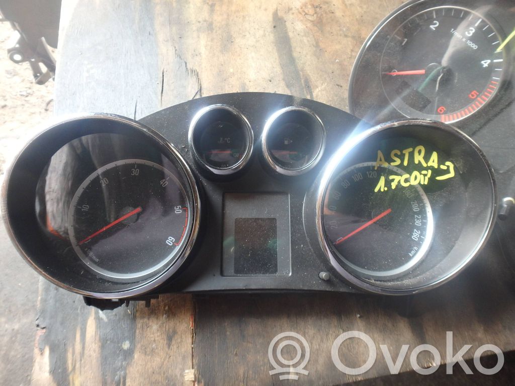 Opel Astra J Geschwindigkeitsmesser Cockpit 