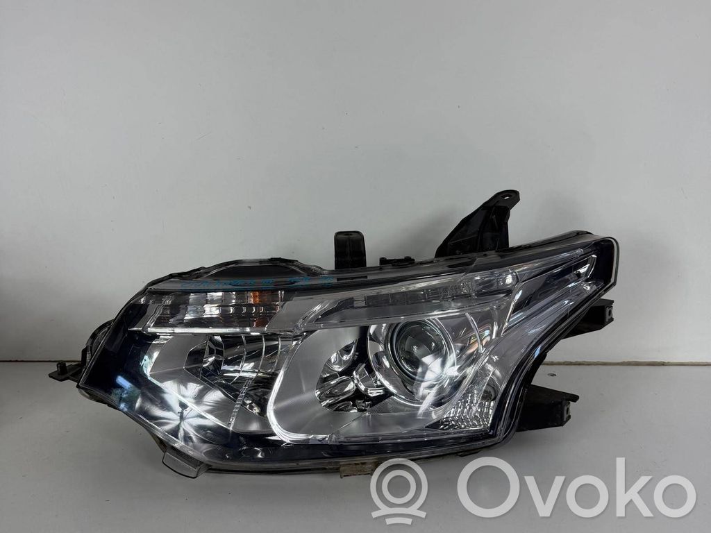 Mitsubishi Outlander Lampa przednia 
