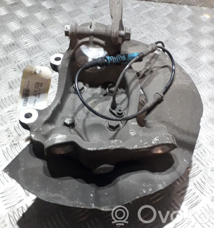 BMW 5 E60 E61 Передний поворотный кулак (ступица, цапфа) 