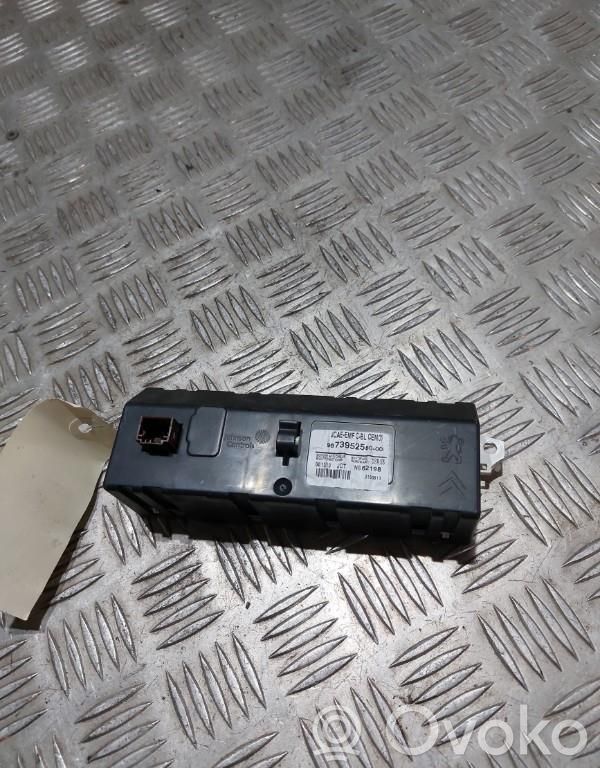 Citroen C4 II Screen/display/small screen 