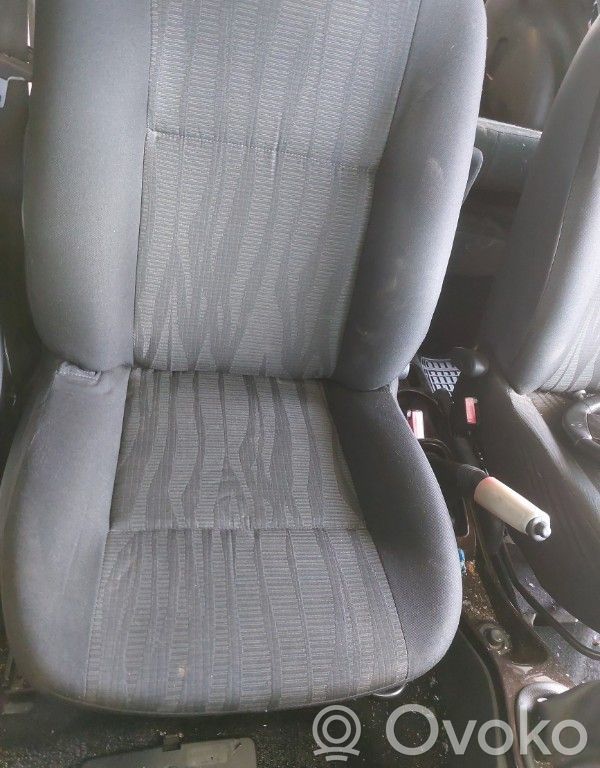 Dacia Duster Etumatkustajan istuin 