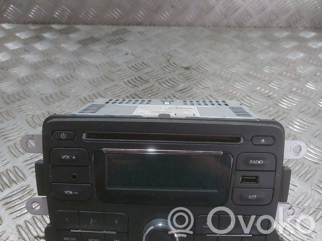 Dacia Lodgy Panel / Radioodtwarzacz CD/DVD/GPS 