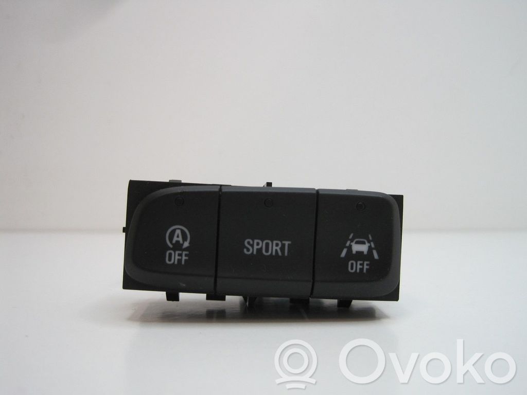 Opel Mokka B Central console control unit 
