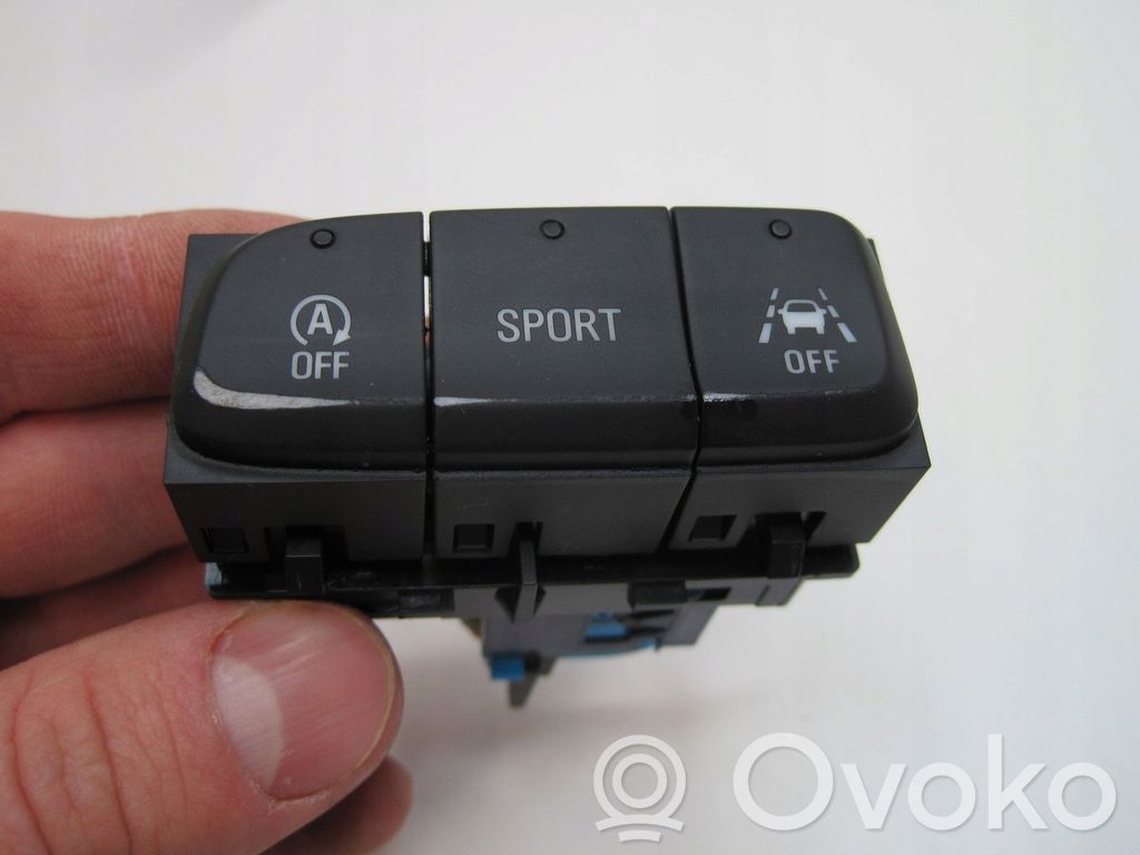 Opel Mokka B Central console control unit 