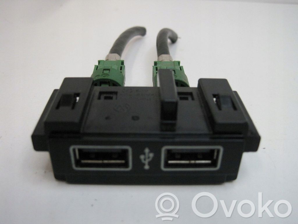 Skoda Rapid (120G, 130G, 135G) Unidad de control de la consola central 