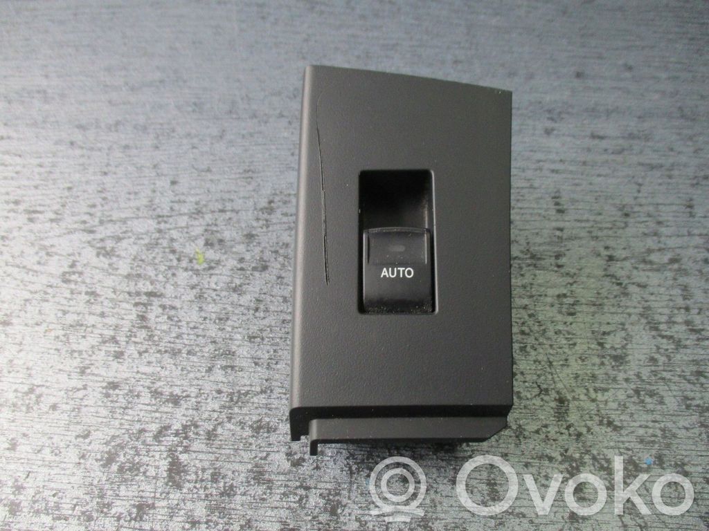 Toyota Hilux (N140, N150, N160, N170) Central console control unit 