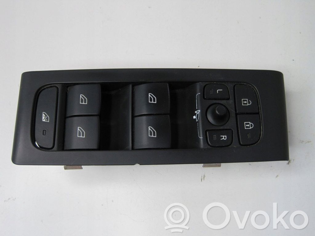 Volvo XC40 Central console control unit 