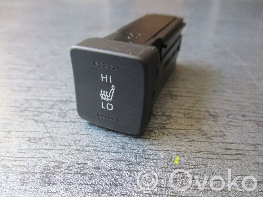 Toyota Hilux (N140, N150, N160, N170) Central console control unit 