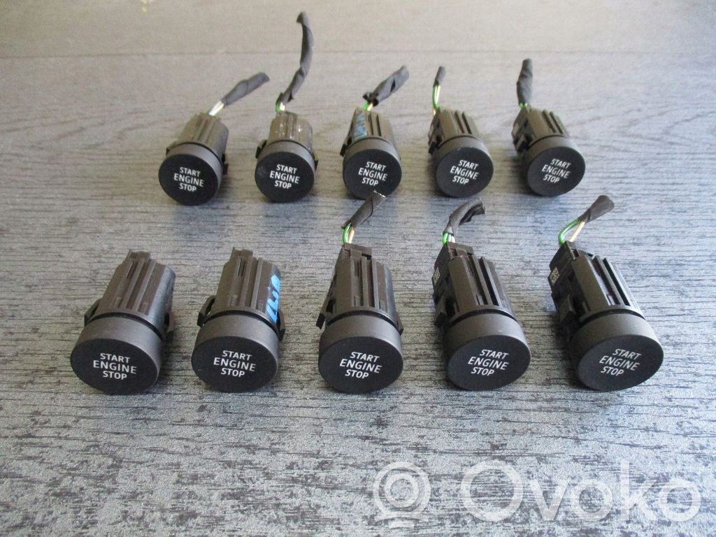 Renault Clio V Central console control unit 