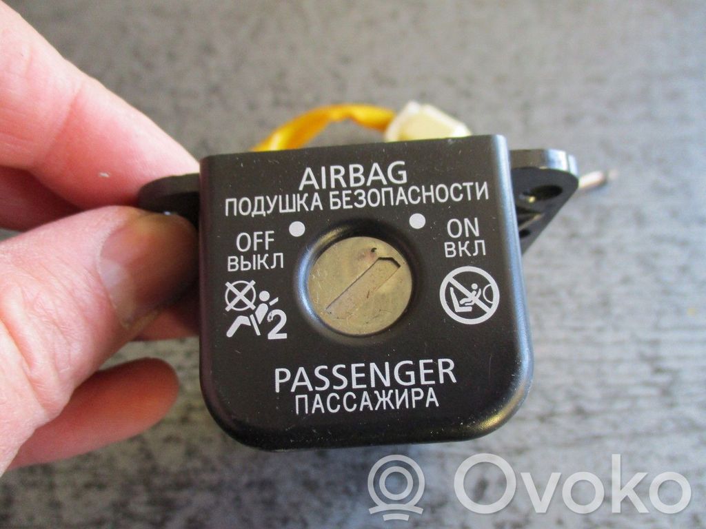Mitsubishi Eclipse (D21A/D22A/D27A) Central console control unit 