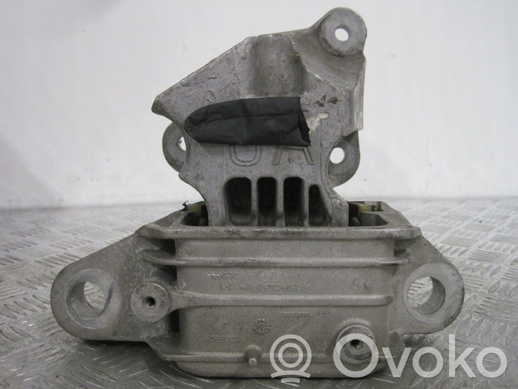 Ford Focus Gearbox mounting bracket 