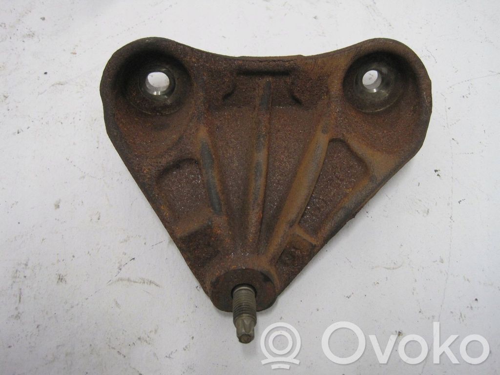 Peugeot 308 Engine mount bracket 