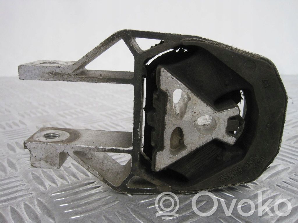 Ford Focus Engine mount vacuum valve 