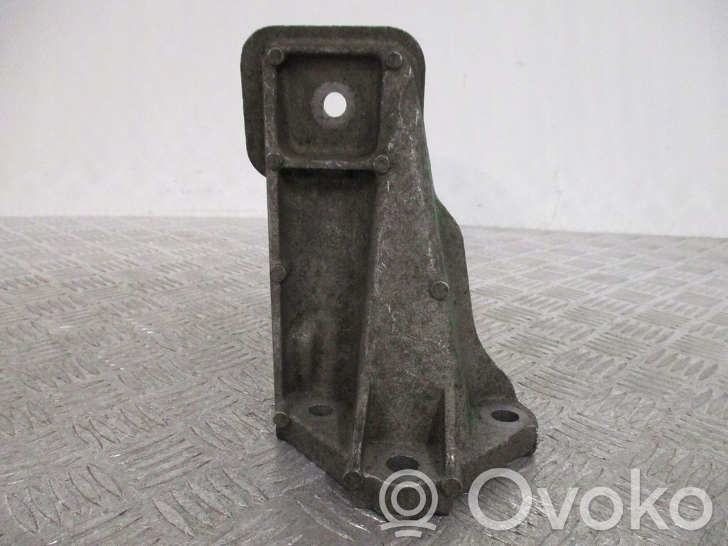 Engine mount bracket   AH226061BA