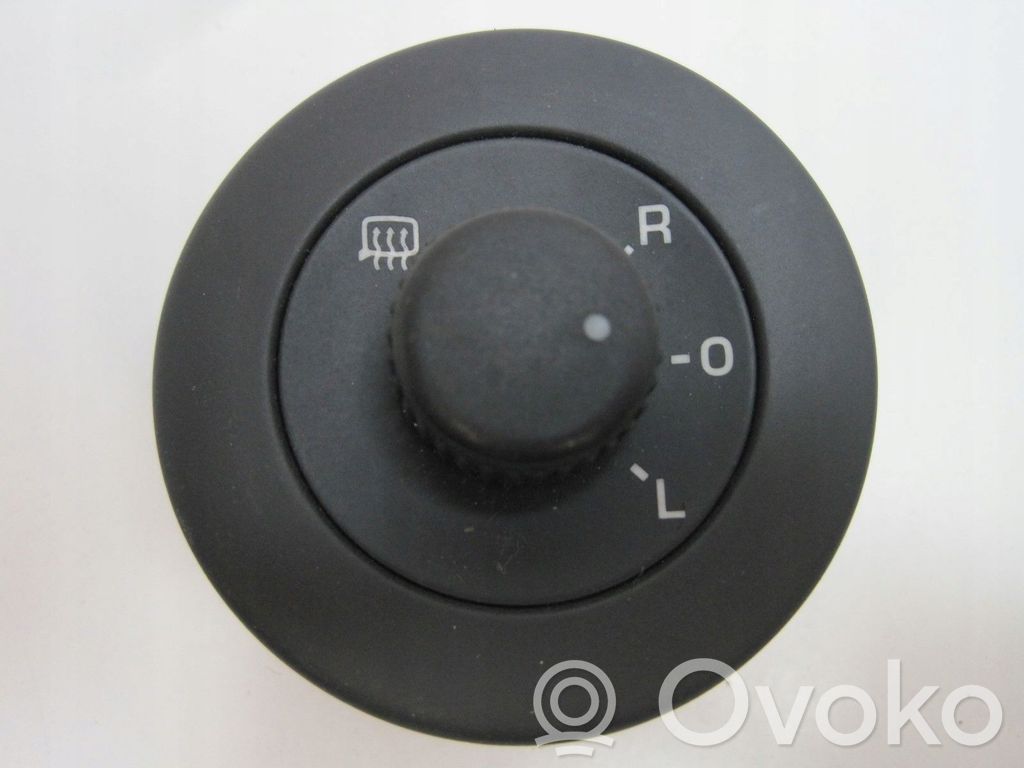 Volkswagen Scirocco Central console control unit 