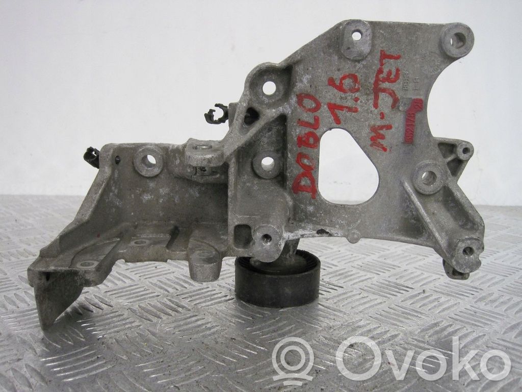 Fiat Doblo Engine mount bracket 