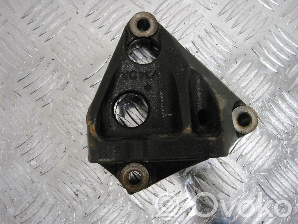 Toyota Hilux (N140, N150, N160, N170) Engine mount bracket 