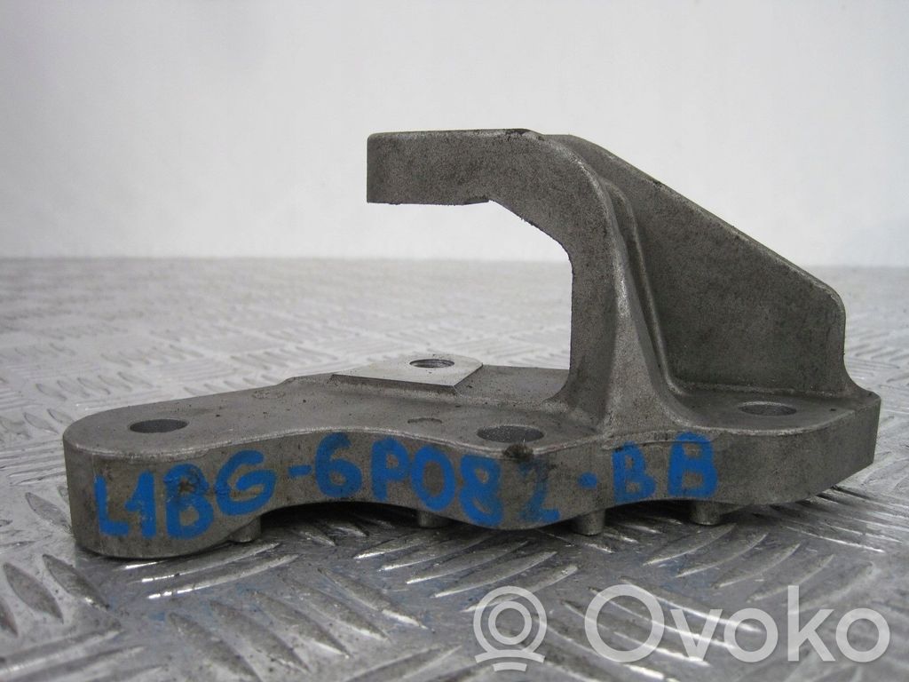 Ford Puma Gearbox mounting bracket 