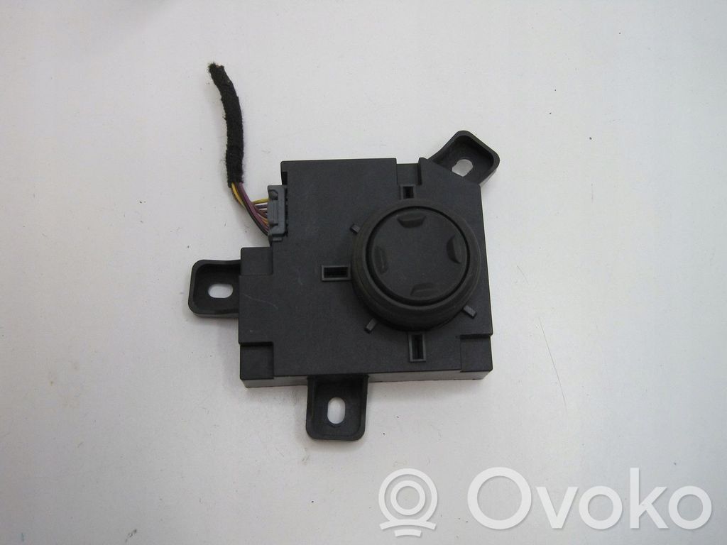 Volvo XC40 Central console control unit 