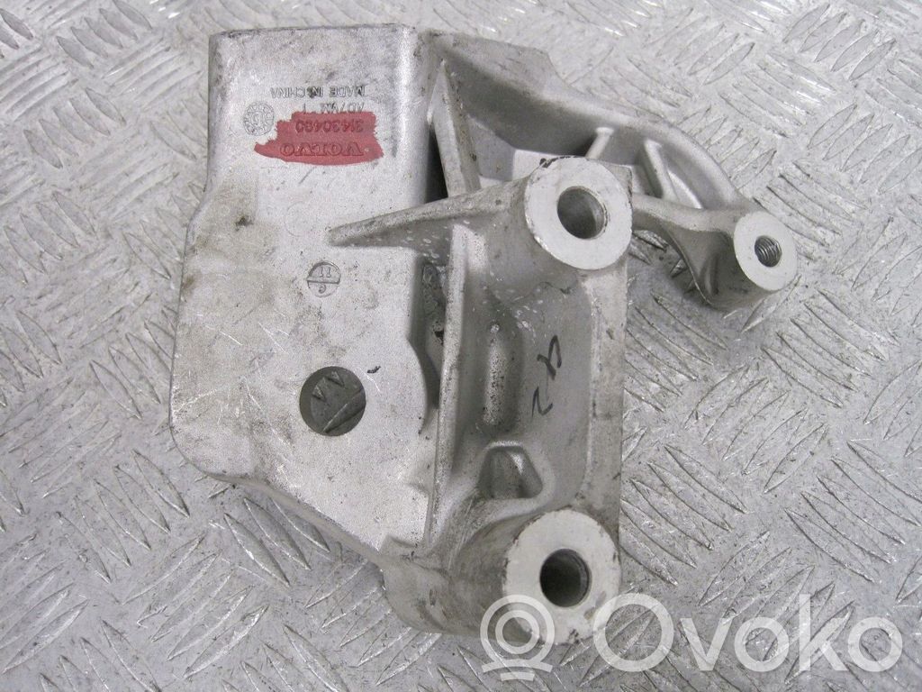 Volvo XC90 Gearbox mounting bracket 