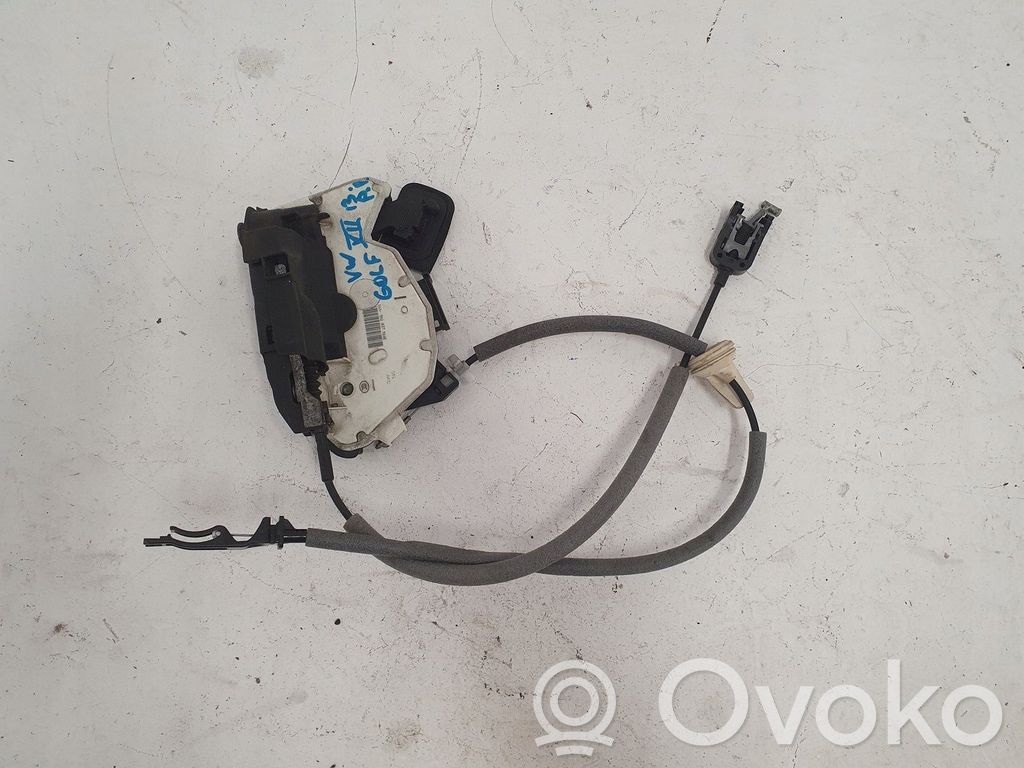 Volkswagen Golf VII Priekšpusē slēdzene 