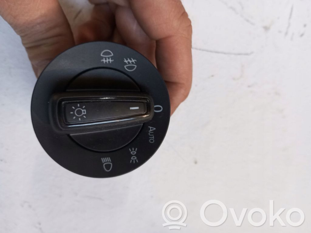 Volkswagen Polo Unidad de control de la consola central 